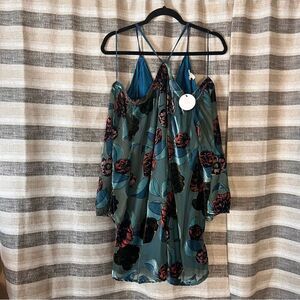 En Crème Blue Velvet Cold‎ Shoulder Top Size Small
